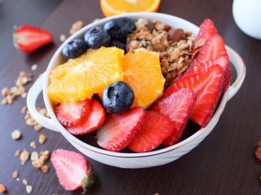 Hindistan cevizi granola Karpuzu, goji Karpuzu, fındık ile