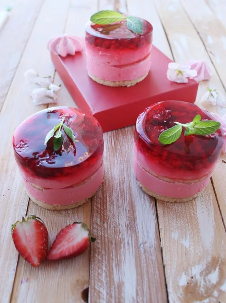 Strawberry cake with berry jelly