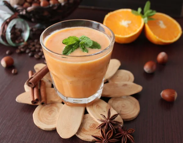 Тыквенный коктейль с апельсиновым соком — стоковое фото
