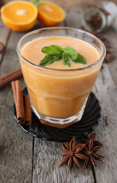 Тыквенный коктейль с апельсиновым соком — стоковое фото