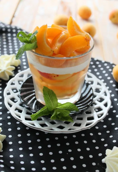 Summer dessert with apricots and yoghurt — Stock Photo, Image