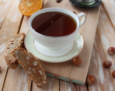 Bir fincan çay ile İtalyan Bisküvi Kurabiye