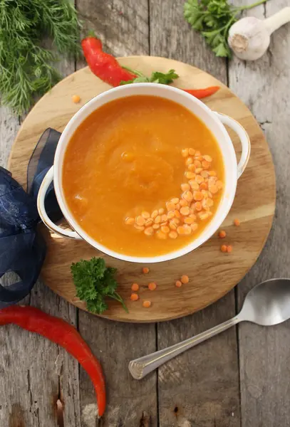 Sopa de lentilha com berinjela — Fotografia de Stock
