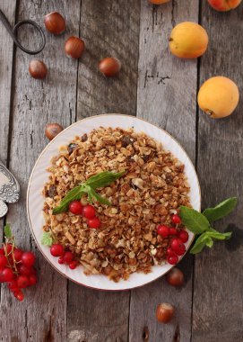 Granola berry için sağlıklı bir kahvaltı ile