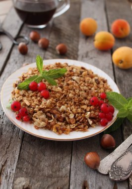 Granola berry için sağlıklı bir kahvaltı ile