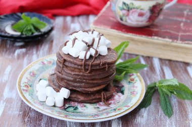 Çikolata marshmallow ile Kahvaltıda krep.