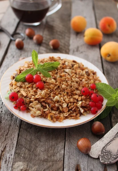 Granola berry için sağlıklı bir kahvaltı ile