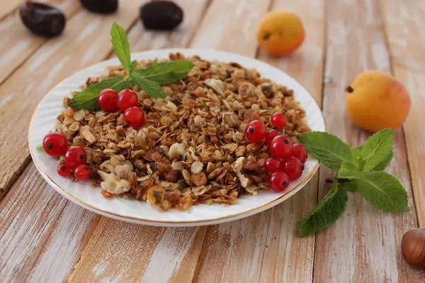 Granola berry için sağlıklı bir kahvaltı ile