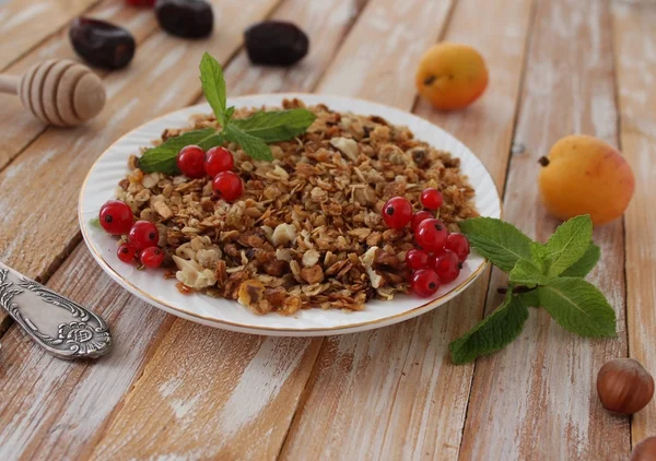 Granola with berry for a healthy breakfast — Stock Photo, Image