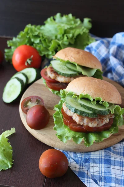 Delicioso hambúrguer caseiro — Fotografia de Stock