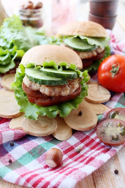 Delicioso hambúrguer caseiro — Fotografia de Stock