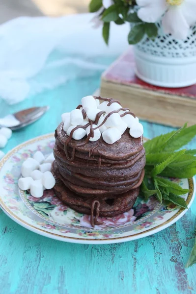 Çikolata marshmallow ile Kahvaltıda krep.