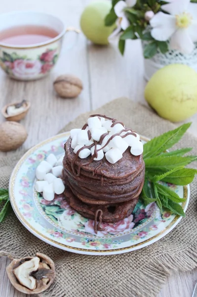 Frittelle al cioccolato con marshmallow a colazione — Foto Stock