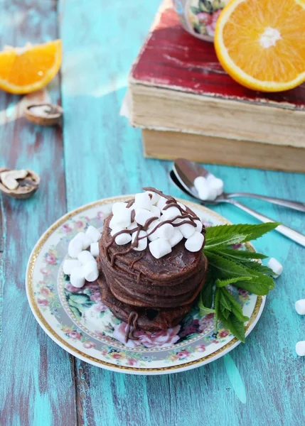 Çikolata marshmallow ile Kahvaltıda krep.