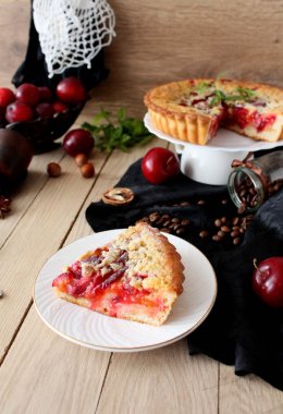 Erik ve krem dolgu ile ev yapımı kek