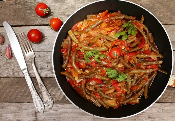 green beans with tomatoes and onions in Turkish