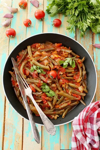 green beans with tomatoes and onions in Turkish
