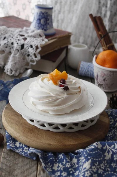 Tarta Pavlova Con Slicies Naranjas —  Fotos de Stock