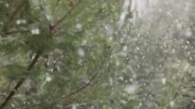 Yumuşak hareket eden kar yığınları ile güzel bokeh