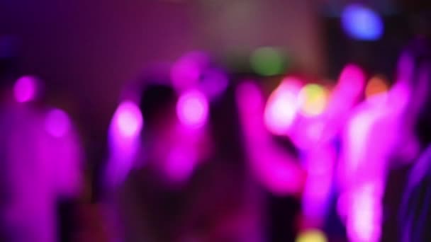 ภาพเงาของคนท าในปาร ในไนท โฟก สเบา เคล อนไหวช ปาร บไฟเลเซอร ออน — วีดีโอสต็อก