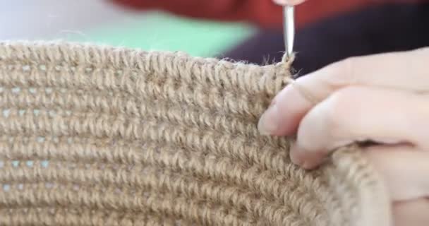 Mujer Está Tejiendo Materiales Respetuosos Con Medio Ambiente Fibra Yute — Vídeos de Stock