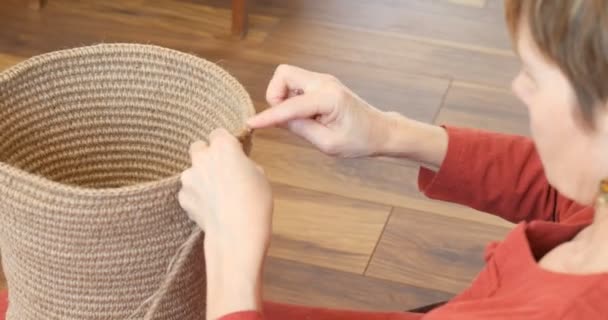 Femme Est Crochet Partir Matériaux Respectueux Environnement Fibre Jute Pour — Video