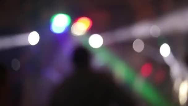 Neonová Světla Tanečním Parketu Blurry Bokeh Lidé Skáčou Tanečním Parketu — Stock video
