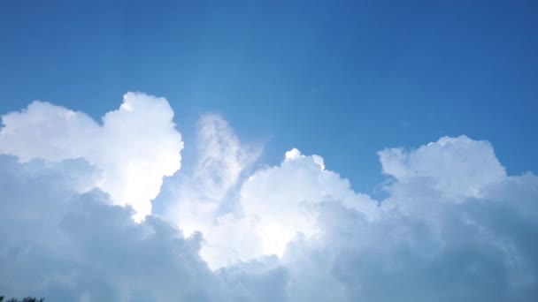 Небесний Час Чудове Тло Небесний Час Синє Небо Хмарами Сонцем — стокове відео