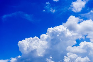 Bulut ve mavi gökyüzü 