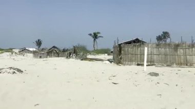 Harabe adadaki köy manzarası