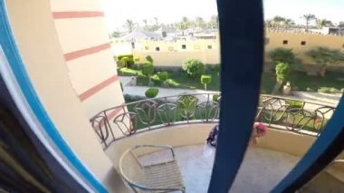 Otelin tepesinden sahilde güzel manzara