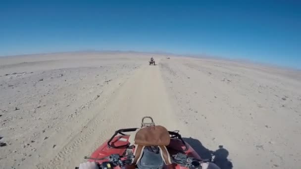 Jazda Atv na pustyni. — Wideo stockowe