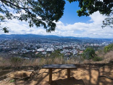 El vila Ulusal Parkı 'ndan Karakas vadisine panoramik manzaralı barışçıl bir bakış açısı.