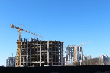 İnşaat alanında inşaat halindeki bina