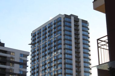 Yeni yerleşim yerinin modern binası