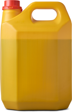 Kırmızı başlıklı sarı plastik bidon, sıvı izole edilmiş beyaz arka planla dolu endüstriyel konteynır, yakıt depolama ve kimyasal konsept şablonu