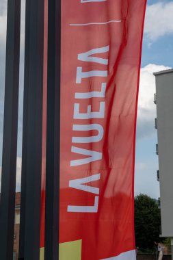 Vuelta a Espaa Grand Tour bisiklet yarışı, Avrupa 'nın önde gelen spor turizmi ve dayanıklılık yarışlarından biri olan manzaralı manzaralar, tarihi şehirler ve kültür mirası üzerinden uluslararası yol bisikleti yarışına başlıyor. Spor haberleri, Torino, İtalya, 22 Ağustos 2025