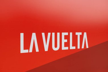 Vuelta a Espaa Grand Tour bisiklet yarışı, Avrupa 'nın önde gelen spor turizmi ve dayanıklılık yarışlarından biri olan manzaralı manzaralar, tarihi şehirler ve kültür mirası üzerinden uluslararası yol bisikleti yarışına başlıyor. Spor haberleri, Torino, İtalya, 22 Ağustos 2025