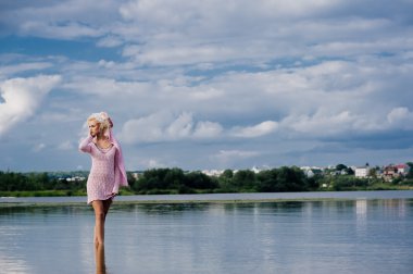 güzel sarışın kız