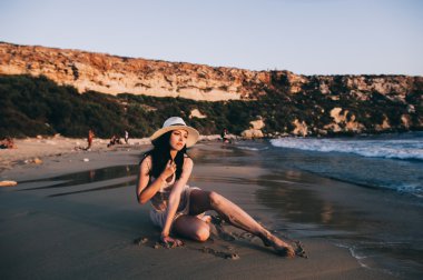 kadın güzel deniz kıyısı aittir