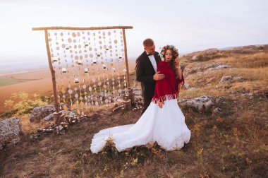 Genç gelin ve damat dans