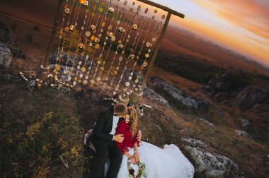 Genç gelin ve damat dans