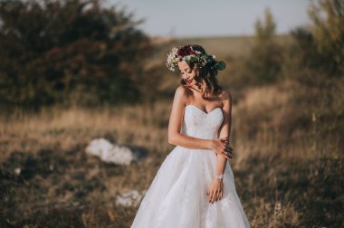 güzel sarışın gelin