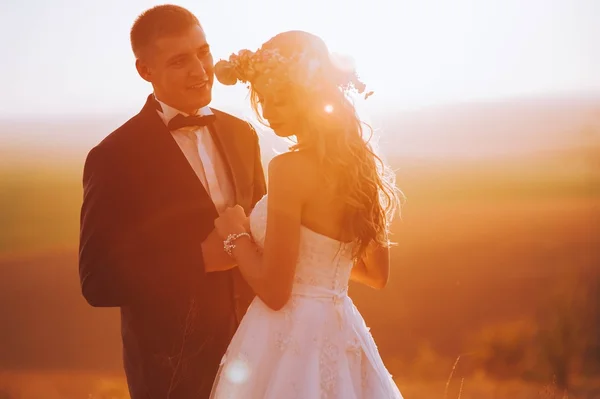 Atractiva pareja de boda — Foto de Stock