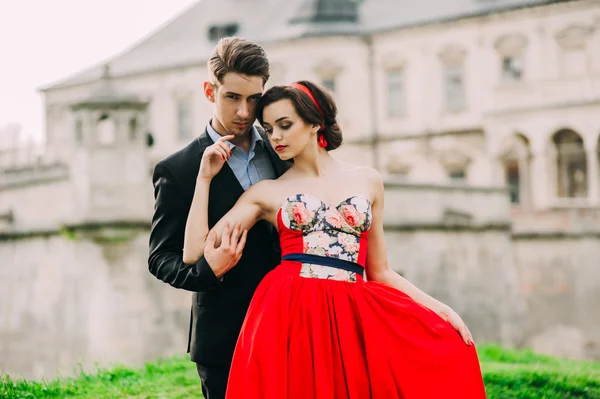 Jovem casal apaixonado — Fotografia de Stock