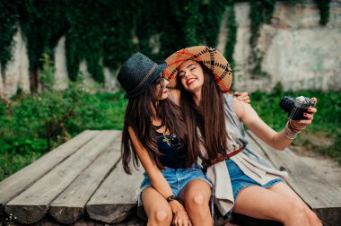  Güzel kızlar selfie yapma