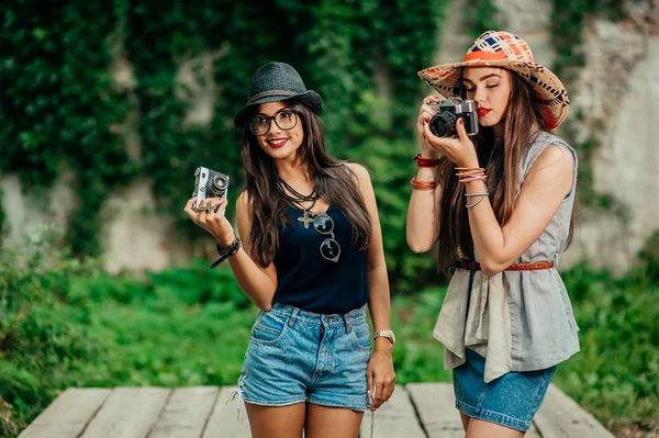Mooie meisjes maken selfie — Stockfoto