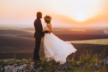 Akşamları düğün çifti