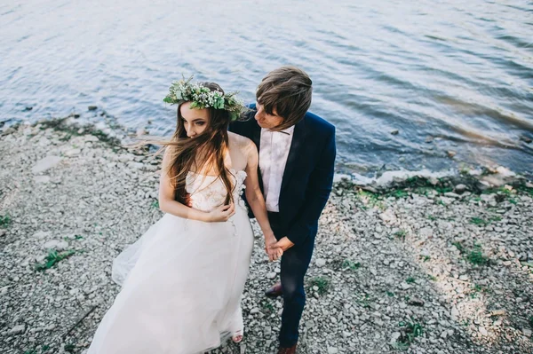 Beautiful young just married couple — Stock Photo, Image