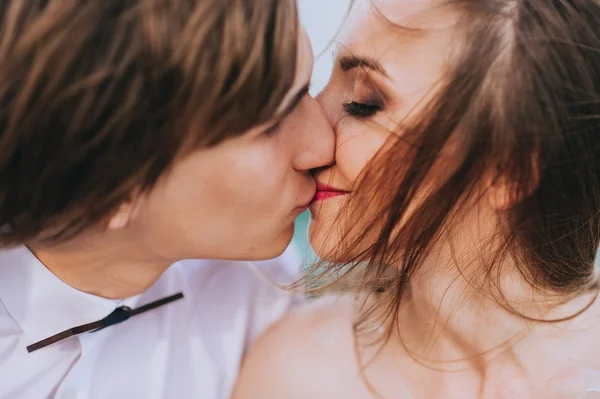 Joven pareja de boda —  Fotos de Stock